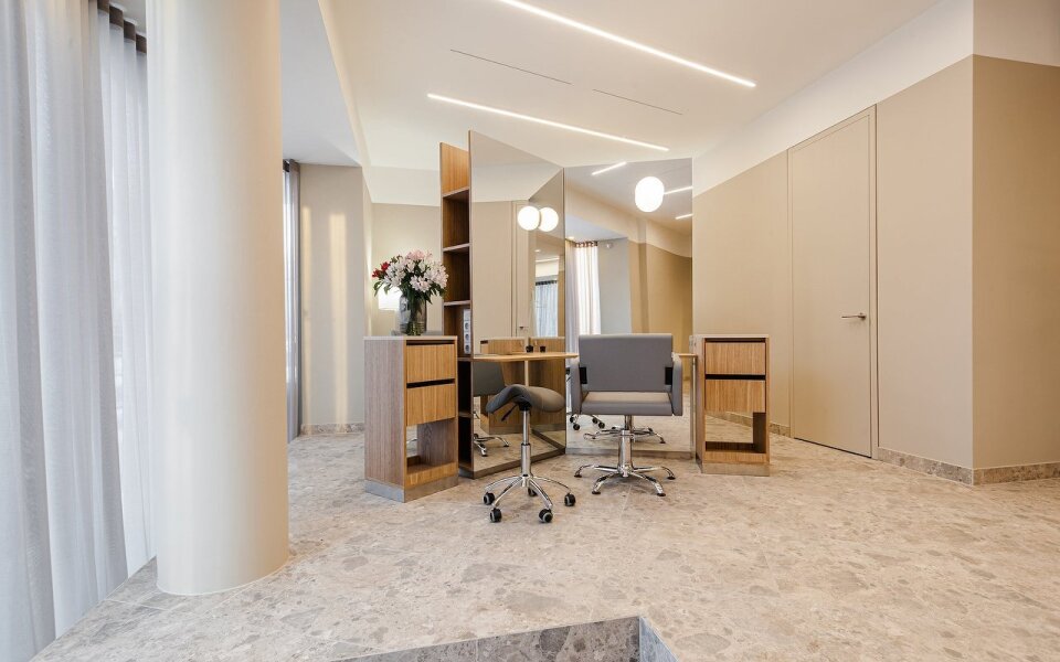 Studio 120